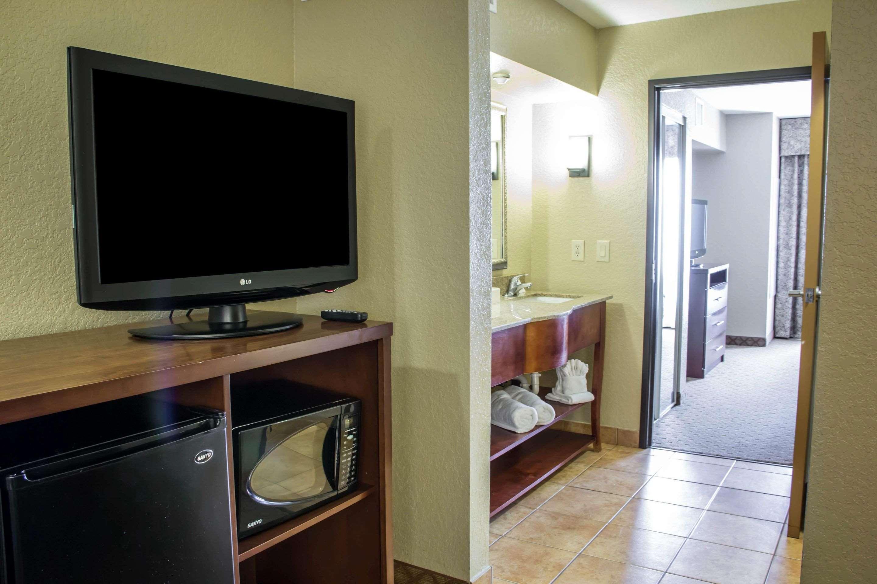Comfort Suites Near Seaworld San Antonio Exterior photo