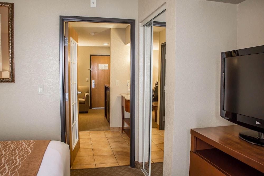 Comfort Suites Near Seaworld San Antonio Exterior photo