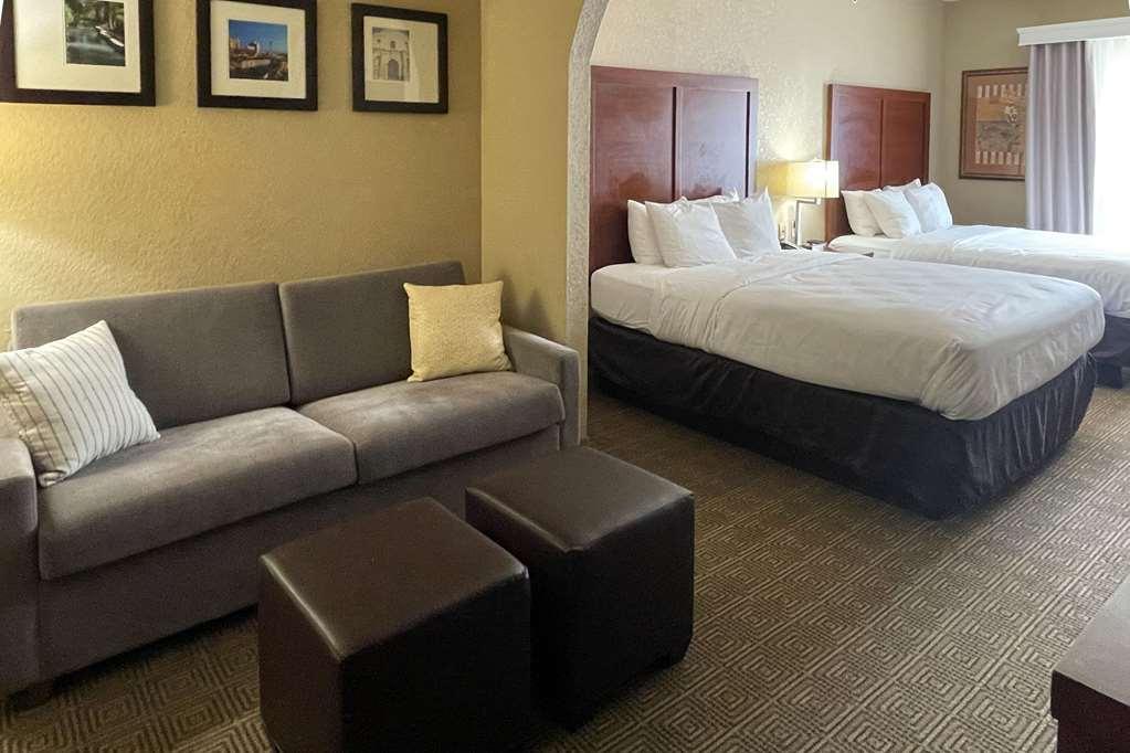 Comfort Suites Near Seaworld San Antonio Room photo