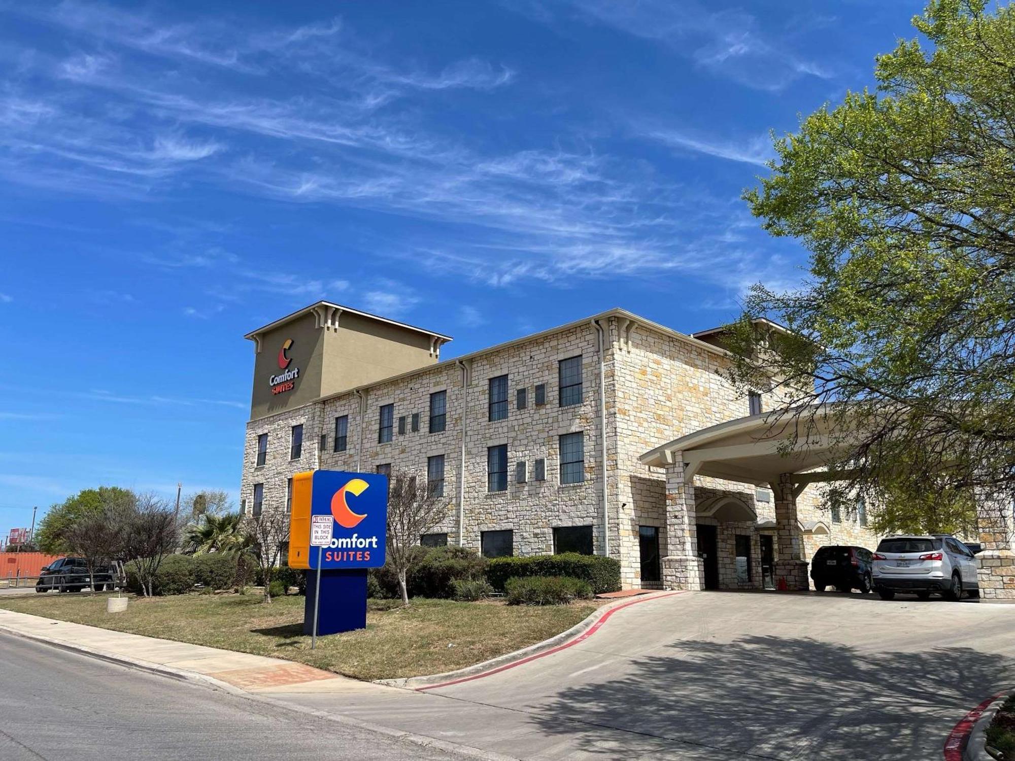 Comfort Suites Near Seaworld San Antonio Exterior photo